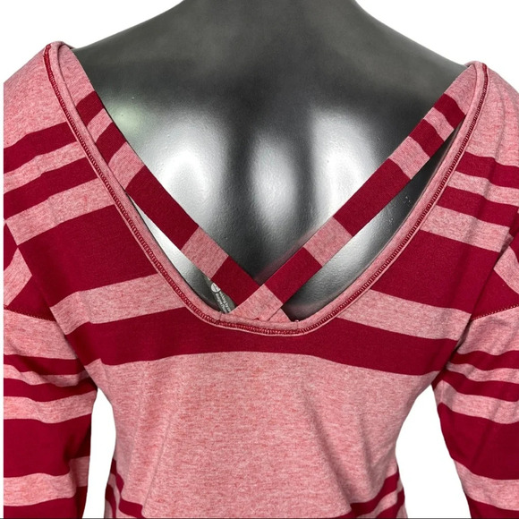 🛍️3/$40 Lole Stripe Poly Linen 3/4 Sleeve Back Detail Top Red Pink Extra Small - Picture 6 of 9